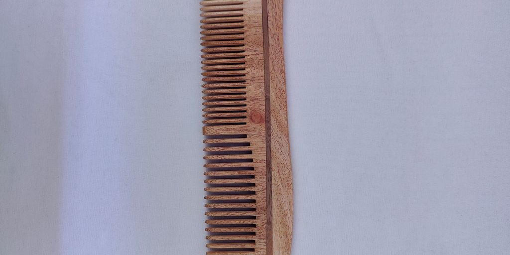 Comparing Neem Wood Combs to Other Types of Combs